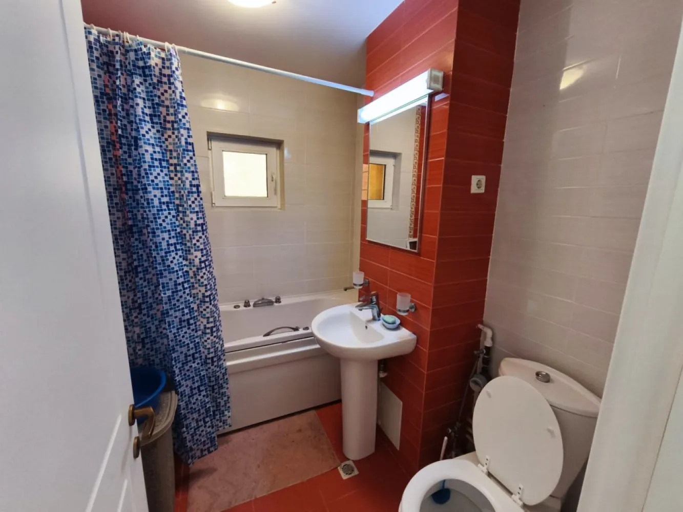 De inchiriat apartament spatios, 3 camere, pe Faleza, 900 euro