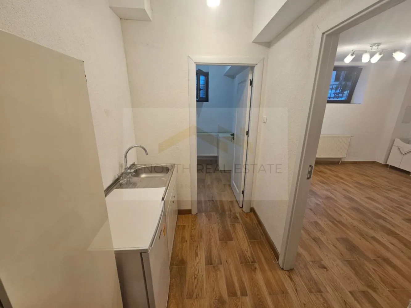 Spațiu de închiriat 26 mp | Piața Victoriei | Ideal birou, beauty sau servicii