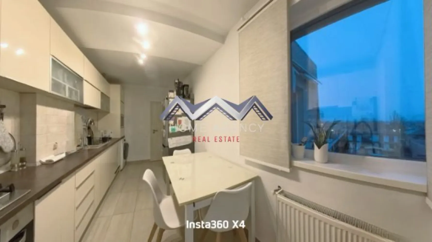 Apartament 3 camere | decomandat, mobilat, utilat, 2 locuri parcare - Cauți un apartament modern, spațios și gata de locuit, într-o zonă liniștită din Otopeni și excelent conectată? Atunci această ofertă este exact ce ai nevoie! Vă propunem, spre vânzare, un apartament cu 3 camere, decomandat, în suprafață de 70 mp utili + balcon 8 mp, aflat într-un bloc nou din Otopeni, într-o zonă cu acces rapid spre supermarketuri, restaurante, școală, grădinițe, parcuri, stație de autobuz la câteva minute de mers pe jos și către toate zonele de interes. Detalii apartament: - Living luminos și generos, cu acces la balconul spațios de 8 mp - Bucătărie închisă, complet mobilată și utilată - Dormitor matrimonial cu baie proprie (cadă) - Dormitor secundar perfect pentru copii sau oaspeți, cu dressing mare - A doua baie, cu cabină de duș, foarte practică - Apartament complet mobilat și utilat – te poți muta imediat - 2 x AC-uri, pentru un plus de confort Avantaj major: 2 locuri de parcare incluse în preț – un beneficiu foarte rar în zonă, ideal pentru o familie Dacă îți dorești o locuință modernă, bine compartimentată și pregătită pentru mutare, programează o vizionare. Acest apartament chiar merită văzut! 📞 Sună acum pentru detalii! }}