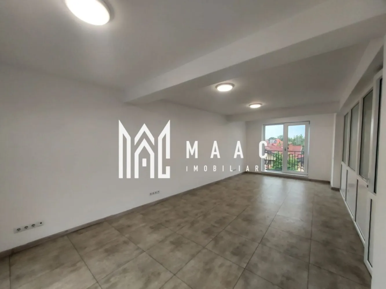 Spatiu de birouri | 125MPU | Loc de parcare | Calea Dumbravi - MAAC Imobiliare vă propune spre închiriere un spațiu de birouri, situat în zona de Calea Dumbrăvii, una dintre cele mai accesibile și bine cotate zone pentru activități de business din Sibiu.

Spațiul are o suprafață utilă de 125 mp și este compartimentat eficient, oferind un mediu de lucru practic și funcțional.

Caracteristici
Suprafață utilă: 125 mp
Compartimentare eficientă pentru activitate de birou
Grup sanitar
Spațiu potrivit pentru diverse domenii de activitate
Opțiuni suplimentare
Posibilitate de extindere prin închirierea etajelor 3 și 4, cu o suprafață totală de 375 mp
Se poate închiria și câte un nivel separat, în funcție de necesități
Avantaje
Zonă excelentă – Bulevardul Dumbrăvii
Acces facil către principalele puncte de interes ale orașului
Flexibilitate în alegerea suprafeței
Spațiu adaptabil pentru mai multe tipuri de business
De mentionat este ca saptiu se va preda nemobilat 

Preț: 800 €/lună

📞 Pentru mai multe detalii și programarea unei vizionări, vă rugăm să ne contactați menționând ID: CP3057531