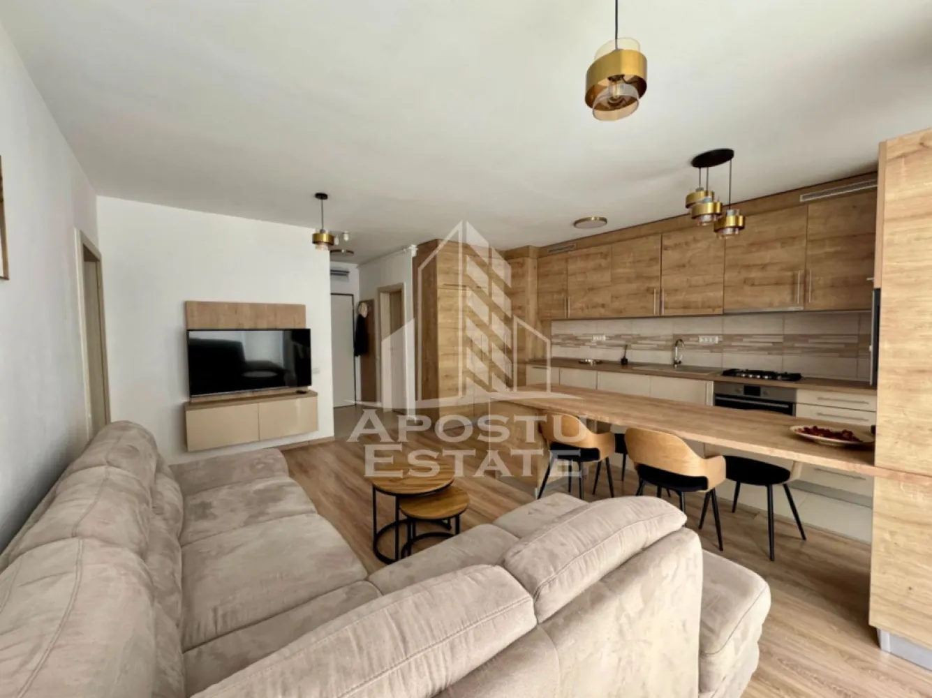 Apartament cu 3 camere de inchiriat, Timisoara, City of Mara - Agentia imobiliara APOSTU ESTATE va propune spre inchiriere un apartament cu 3 camere, doua bai, spatios si luminos, situat in zona Circumvalatiuni, apartamentul este situat in complexul rezidential City of Mara, o zona linistita si bine pozitionata din Timisoara, potrivit pentru cupluri si familii care isi doresc o locuinta unde sa se simta confortabil si cu acces facil catre scoli, statii de autobuz, supermarketuri , magazine de zona, parcuri.

Suprafata utila: 63 mpu + 2 terase
Compartimentare eficienta:
-Hol de acces generos
-Bucatarie complet mobilata si utilata, cu loc de luat masa
-Living luminos si spatios
-Doua dorimitoare mobilate
-Doua bai

Confort si facilitati:
-Incalzirea apartamentului: centrala proprie 
-Apartamentul este complet mobilat si utilat
-Nu se accepta animale de companie de catre proprietar

Localizare:
-Timis,Timisoara, zona Circumvalatiunii (City of Mara) – acces facil spre magazine, supermarketul Lidl, scoli, parcuri si mijloace de transport in comun.

Ideal pentru:
-Familii
-Cupluri

Disponibilitate: imediata
Pret chirie lunara: 730 Euro ( usor negociabil)
Programeaza o vizionare pentru a-ti putea imagina viitorul aici!
ID intern: CP3182118