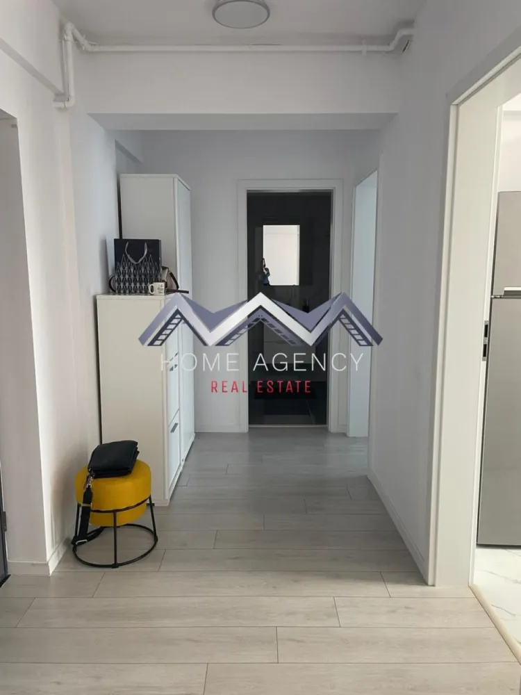 Apartament 2 camere Tunari | vedere spre pădure, include parcare - Descoperă un apartament cochet și elegant, disponibil imediat spre închiriere, situat în cadrul ansamblului rezidențial La Foresta Tunari, într-o zonă verde, liniștită și sigură, chiar lângă pădure. 📍 Etaj 2/2, într-un bloc nou, cu lift, proprietatea oferă un mix ideal de confort, funcționalitate și intimitate pentru cei care apreciază liniștea și aerul curat, dar și apropierea de București. ✅ Dotări și beneficii: - Complet mobilat și utilat (mașină de spălat rufe și vase, A/C etc.) - Încălzire în pardoseală - Living luminos + dormitor spațios - Bucătărie închisă - Terasă generoasă cu vedere spre pădure - Parcare deschisă în complex - Mijloace de transport în comun la intrarea în complex Situat la marginea pădurii, apartamentul oferă un cadru ideal pentru relaxare și locuire de calitate, într-un mediu verde și aerisit. 📞 Programează acum o vizionare! }}