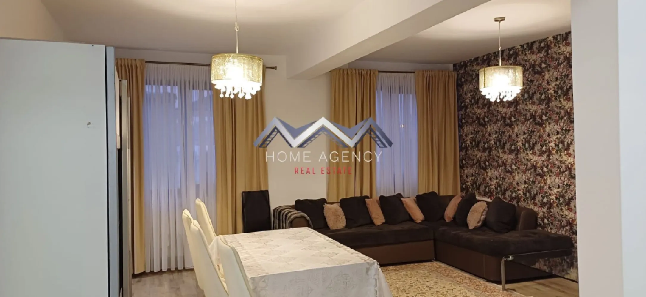 Apartament 3 camere Parc Bazilescu bloc boutique - Vă propunem, spre vânzare, un apartament cu 3 camere, situat la etajul 1/4, într-un bloc nou (2019), în zona Parc Bazilescu, în proximitate avand statie de metrou, piata, si se pretează atât ca destinație rezidențială (mutare imediată) cât și ca investiție (închiriere pe termen scurt, mediu sau lung), cu acces facil către magazine, restaurante, cafenele, săli de fitness, școli/grădinițe private, parcuri, statii de transport în comun, metrou. Apartamentul este foarte luminos, foarte spațios și foarte bine compartimentat, având un living foarte generos cu bucătărie inchisa, doua dormitoare si doua bai. Programează-te acum pentru o vizionare! Dacă aveți o proprietate de vânzare/închiriere sau sunteți interesați de o proprietate aflată în portofoliul agenției noastre, vă rugăm să ne contactați la numărul de telefon din anunț sau pe adresa de email contact@homeagency.ro. }}
