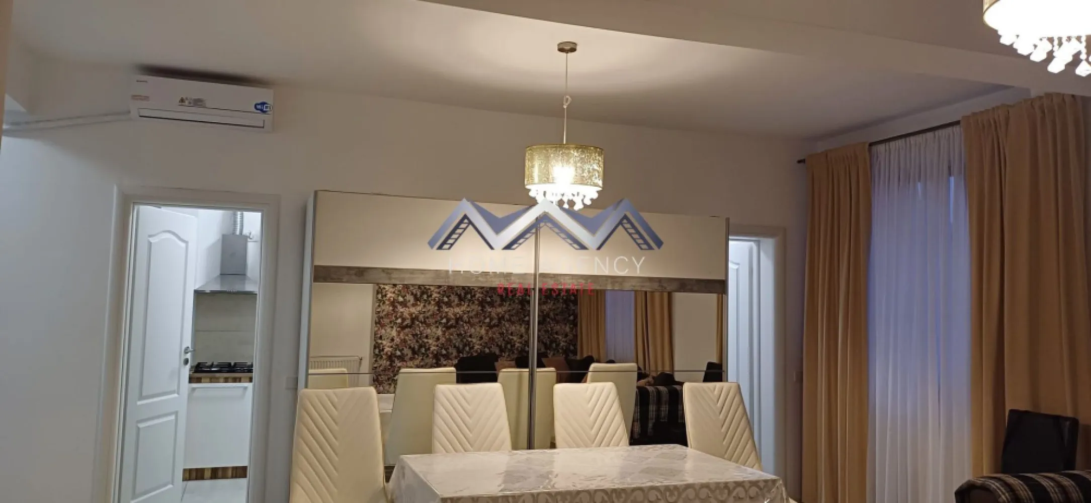 Apartament 3 camere Parc Bazilescu bloc boutique - Vă propunem, spre vânzare, un apartament cu 3 camere, situat la etajul 1/4, într-un bloc nou (2019), în zona Parc Bazilescu, în proximitate avand statie de metrou, piata, si se pretează atât ca destinație rezidențială (mutare imediată) cât și ca investiție (închiriere pe termen scurt, mediu sau lung), cu acces facil către magazine, restaurante, cafenele, săli de fitness, școli/grădinițe private, parcuri, statii de transport în comun, metrou. Apartamentul este foarte luminos, foarte spațios și foarte bine compartimentat, având un living foarte generos cu bucătărie inchisa, doua dormitoare si doua bai. Programează-te acum pentru o vizionare! Dacă aveți o proprietate de vânzare/închiriere sau sunteți interesați de o proprietate aflată în portofoliul agenției noastre, vă rugăm să ne contactați la numărul de telefon din anunț sau pe adresa de email contact@homeagency.ro. }}
