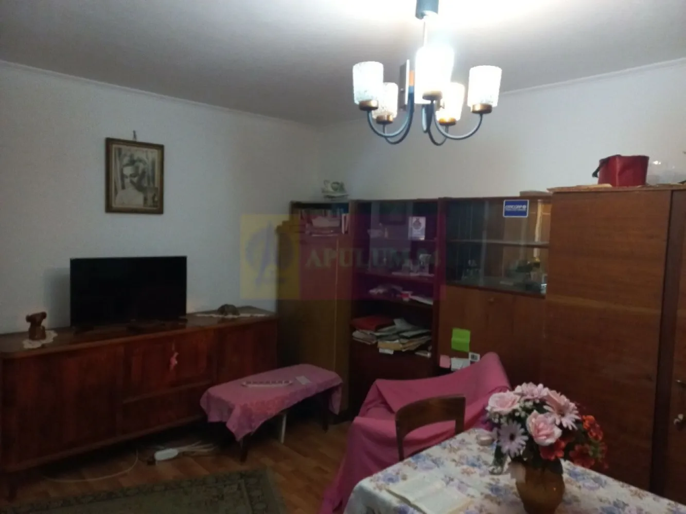 Apartament 2 camere Militari- Valea Lunga P/4 - Compania imobiliara Apulum94 va ofera un apartament de 2 camere P/4, confort 1 , decomandat, 52 mp suprafata utila situat in zona Militari-Str Valea Lunga. Apartamentul este mobilat si utilat precum se vede in pozele atasate.Proprietarul accepta si chiriasi din afara tarii. Conditii de inchiriere : 1 chirie +1 garantie, comision agentie 50 %.
 Pentru mai multe detalii sau o eventuala vizionare va rog sa ma sunati la numarul de telefon 0733683454- Dorin Dinu/ Apulum94.