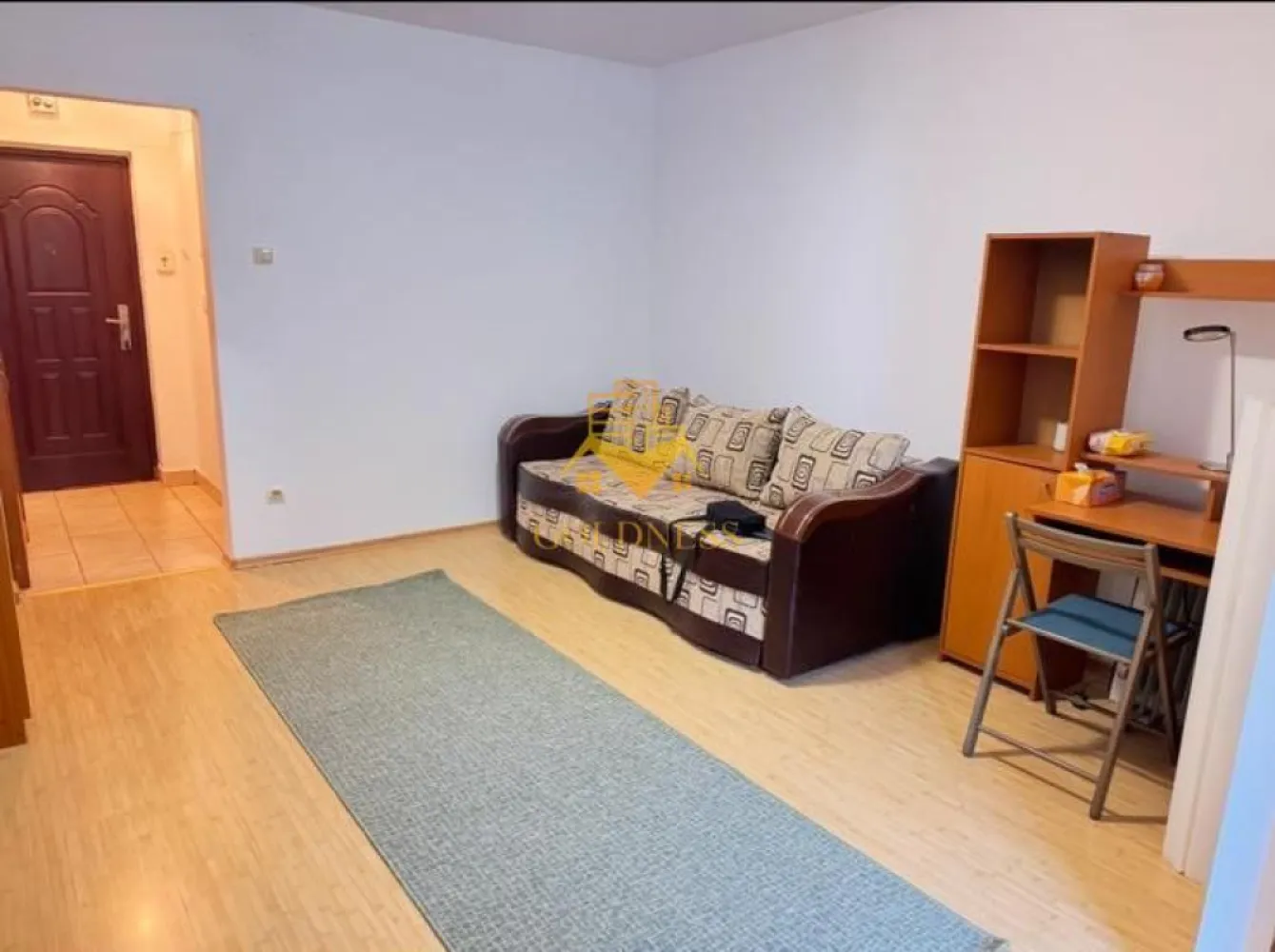 1 camera, Gheorgheni, FSEGA, Iulius Mall, Unirii, Detunata, Profi - GOLDNESS Imobiliare vă propune spre închiriere un apartament cu 1 camere complet mobilat și utilat, la etajul 2 într-un imobil de 10 etaje, în Cartierul Gheorgheni.
Se află în apropierea stațiilor de transport în comun, magazine, restaurante, spații verzi, farmacii, etc. 

Apartamentul este compartimentat astfel:
 - camera cu canapea extensibila, dressing, noptiere
 - bucătărie complet utilată și mobilată
 - baie cu cada, calorifer port prosop și dulap pentru depozitare.
 - balcon 3mp.

Imobilul este dotat cu toate cele necesare- termoficare, frigider, aragaz, hotă, mașină de spălat haine, etc. 

Dacă sunteți interesați de acest apartament și doriți să îl vizionați, dar și pentru alte oferte nu ezitați să ne contactați telefonic sau prin e-mail. Vă stăm la dispoziție!
Pentru intermediere se percepe un comision de 50% din prețul chiriei!