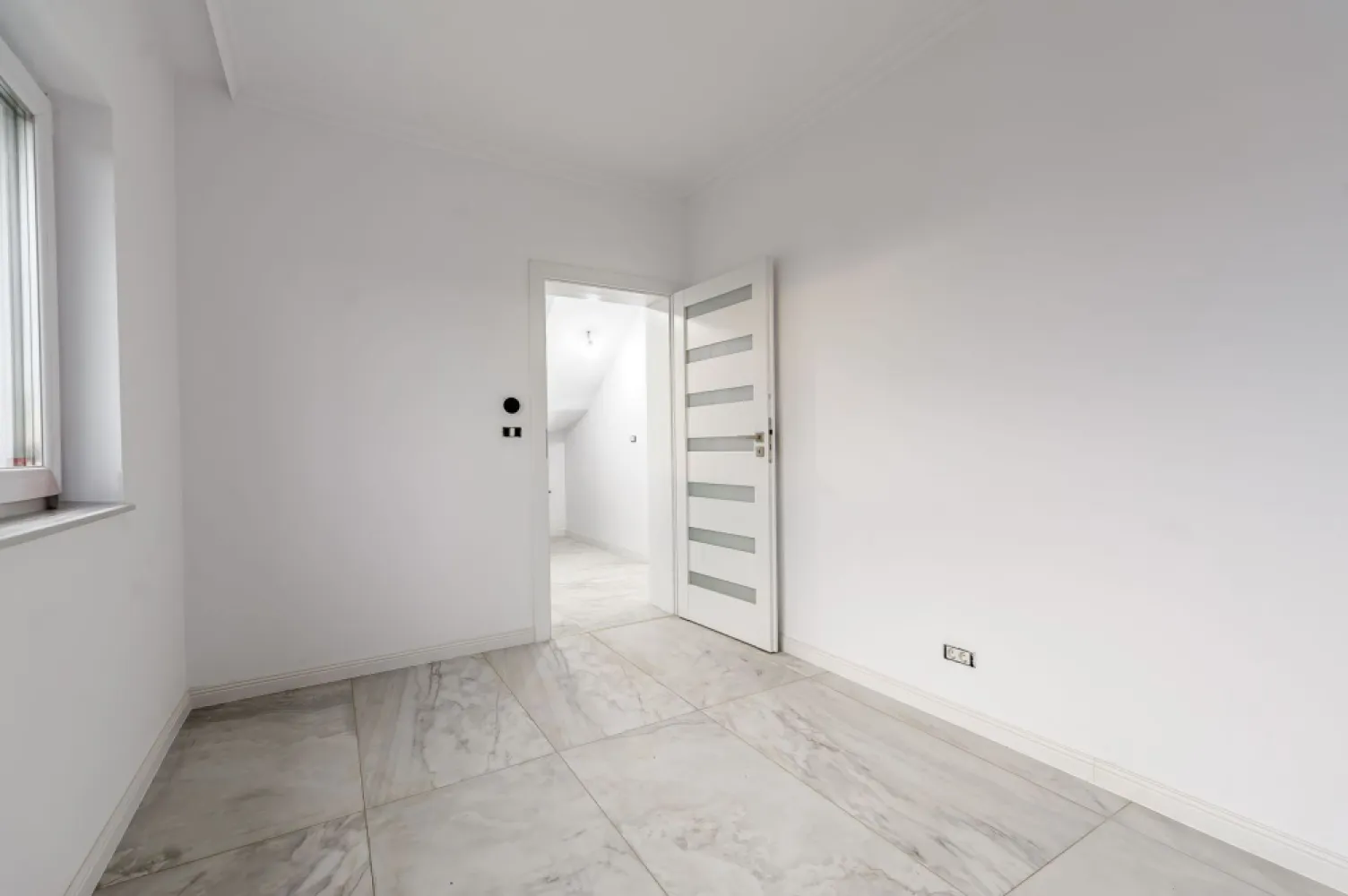 Vilă nouă cu terasă panoramică – design premium, 4 dormitoare, în Gai