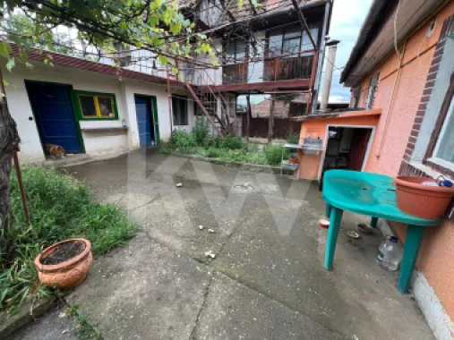 Casa cu gradina de vanzare