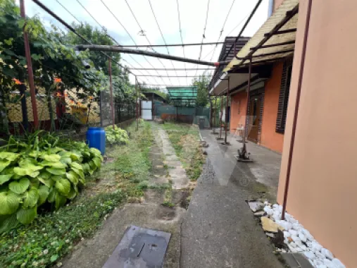 Casa cu gradina de vanzare