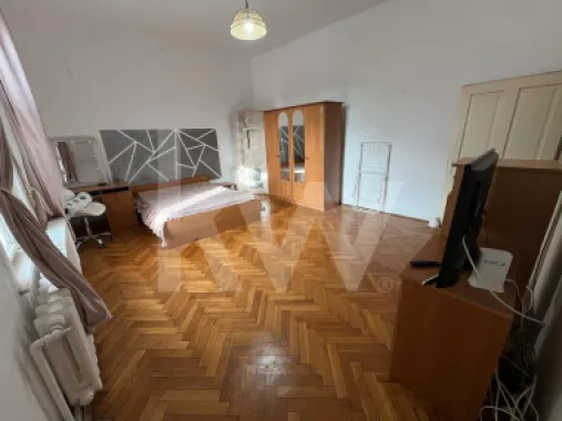 Casa cu gradina de vanzare