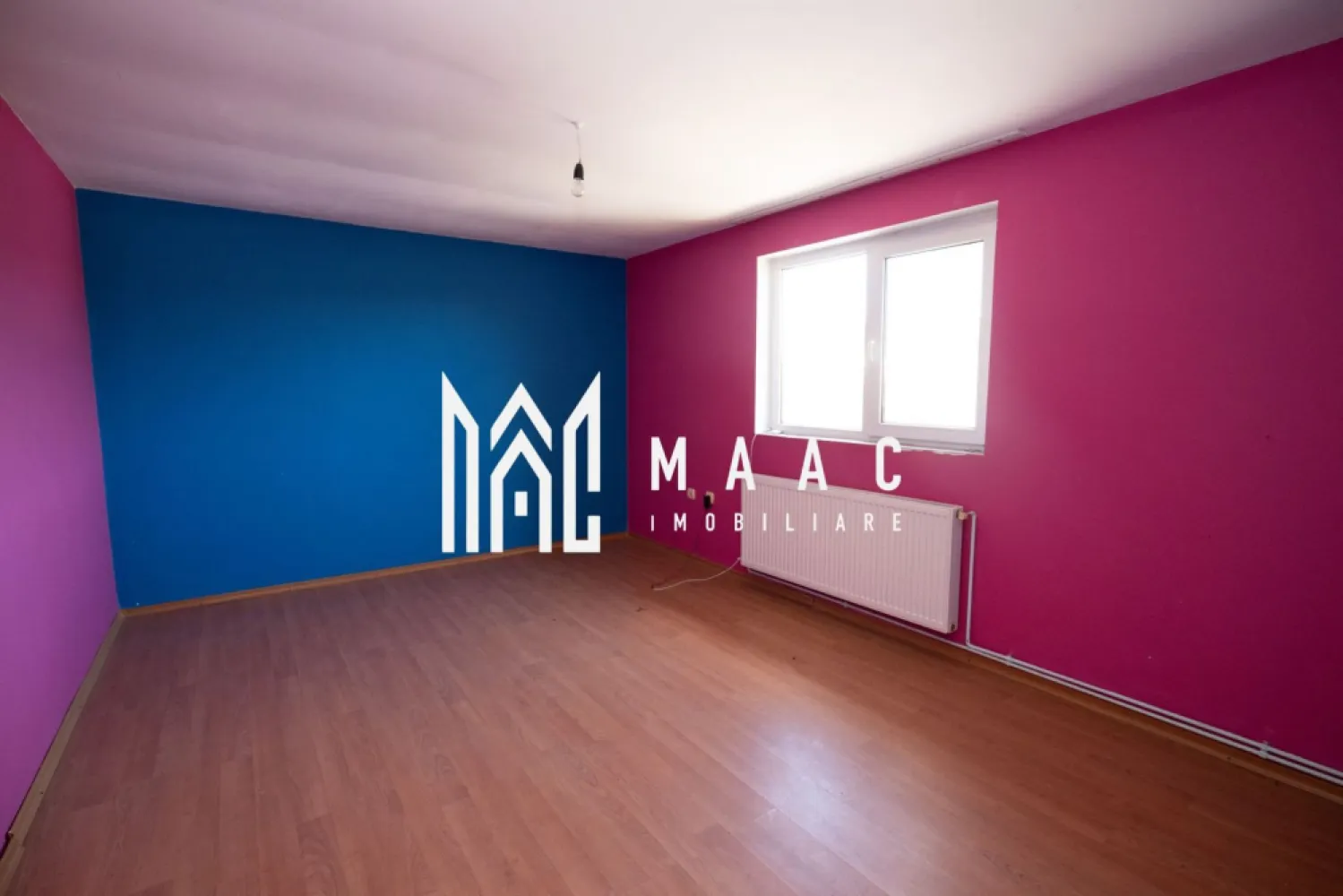 CASA 4 CAMERE| TEREN 330 MP| GORANU - Casă de vânzare în Goranu, Strada Lespezi – Teren 330 mp | Foișor | 150 mp suprafață desfășurată

MAAC Imobiliare vă propune spre vânzare o proprietate situată în zona Goranu, pe Strada Lespezi, într-o locație liniștită și apreciată pentru accesul facil către municipiul Râmnicu Vâlcea.

Casa este amplasată pe un teren cu suprafața de 330 mp și este dispusă pe parter și mansardă, având o suprafață desfășurată de 150 mp.

Compartimentare:

Parter:
Living generos
Bucătărie
Hol
Dormitor

Mansardă:
Cameră de zi
2 dormitoare
Baie
Balcon 

În curte se află un foișor, ideal pentru petrecerea timpului liber alături de familie și prieteni, precum și o cameră tehnică destinată centralei.

Proprietatea oferă spații bine compartimentate și un teren ușor de întreținut, fiind potrivită atât pentru locuire permanentă, cât și pentru o familie care își dorește confort și liniște într-o zonă rezidențială aflată în apropierea orașului.

Pentru informații suplimentare și programarea unei vizionări, contactați MAAC Imobiliare. CP3181791