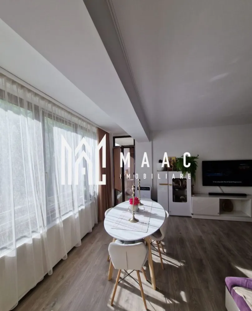 Apartament 3 camere | 79 MPU | Etajul 1 | Doamna Stanca - MAAC Imobiliare vă prezintă un apartament modern cu 3 camere, decomandat, cu poziționare vestică, situat la etajul 1/8 al unui imobil dotat cu lift. În proximitate se află centre comerciale, precum Shopping City Sibiu, Kaufland, LIDL, precum și școli, grădinițe, mijloace de transport în comun și spații verzi.

Compartimentare :

- Hol generos, cu acces către toate încăperile
- Living spațios cu bucătărie open-space
- 2 dormitoare matrimoniale
- 2 Băi, cea principală fiind dotată cu cabină de duș și sistem de ventilație, iar cea secundară fiind amenajată ca spațiu de depozitare (debara)
- Balcon de 4 mp 

Se vinde mobilat și utilat, astfel cum se prezintă în poze.
Ideal pentru locuire personală sau investiție.

Pentru mai multe detali sau vizionări, specificați anunțul cu CP3055995
