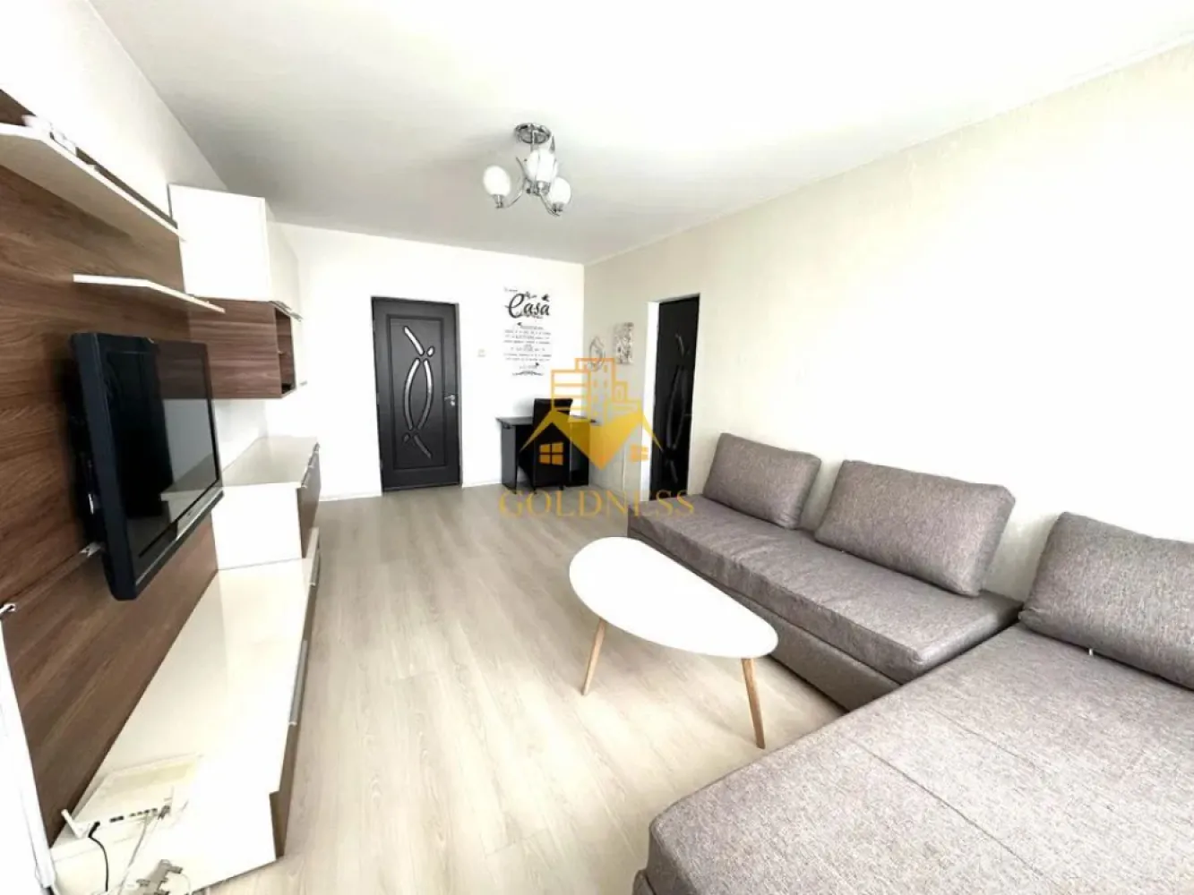 2 camere decomandate, Semicentral, Piata Abator, Parcul Feroviarilor - GOLDNESS Imobiliare vă propune spre închiriere un apartament cu 2 camere complet mobilat și utilat, la etajul 8  într-un imobil de 11 etaje, Semicentral.

Se află în apropierea stațiilor de transport în comun, magazine, restaurante, spații verzi, farmacii, etc. 
 Apartamentul este compartimentat astfel:
 - dormitor cu pat matrimonial, dressing, noptiere
 - dormitor cu canapea extensibilă, comodă TV
 - bucatarie complet utilată și mobilată, loc de servit masa 
 - baie cu cabina de dus, calorifer port prosop și dulap pentru depozitare.
 - balcon 4 mp.

Imobilul este dotat cu toate cele necesare- centrală proprie, frigider, aragaz, hotă, mașină de spălat haine, TV  etc. 

Dacă sunteți interesați de acest apartament și doriți să îl vizionați, dar și pentru alte oferte nu ezitați să ne contactați telefonic sau prin e-mail. Vă stăm la dispoziție!
Pentru intermediere se percepe un comision de 50% din prețul chiriei!