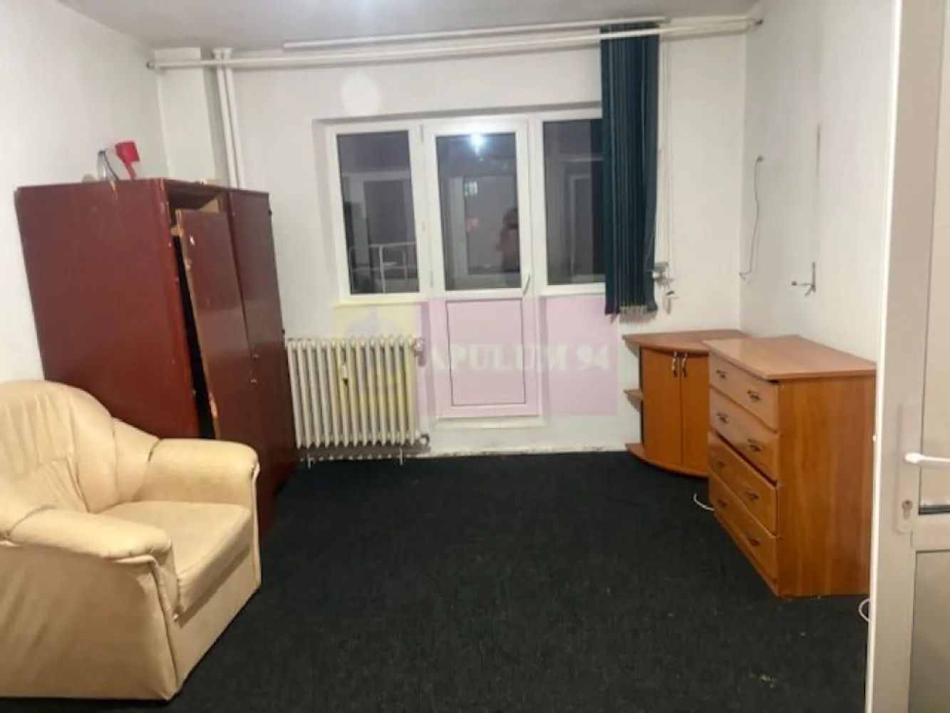 Apartament 2 camere Rahova- Barca- Margeanului. - Compania imobiliara Apulum 94 va propune un apartament de 2 camere situat intr-un bloc reabilitat pe strada Barca, aproape de intersectia cu Margeanului. 
Apartamentul este decomandat, cu o impartire foarte buna si are vedere pe spate. Beneficiaza si de o debara generoasa. 
Interiorul nu are amenajari necesitand renovare totala. 
Apartamentul este liber si se poate preda imediat.
Zona este usor accesibila si este apropiata de mijloacele de transport, de gradinita, scoala, magazine, piata. 
Pentru vizionare si mai multe detalii nu ezitati sa ma contactati pe nr 0733683446- Laura Ionescu.