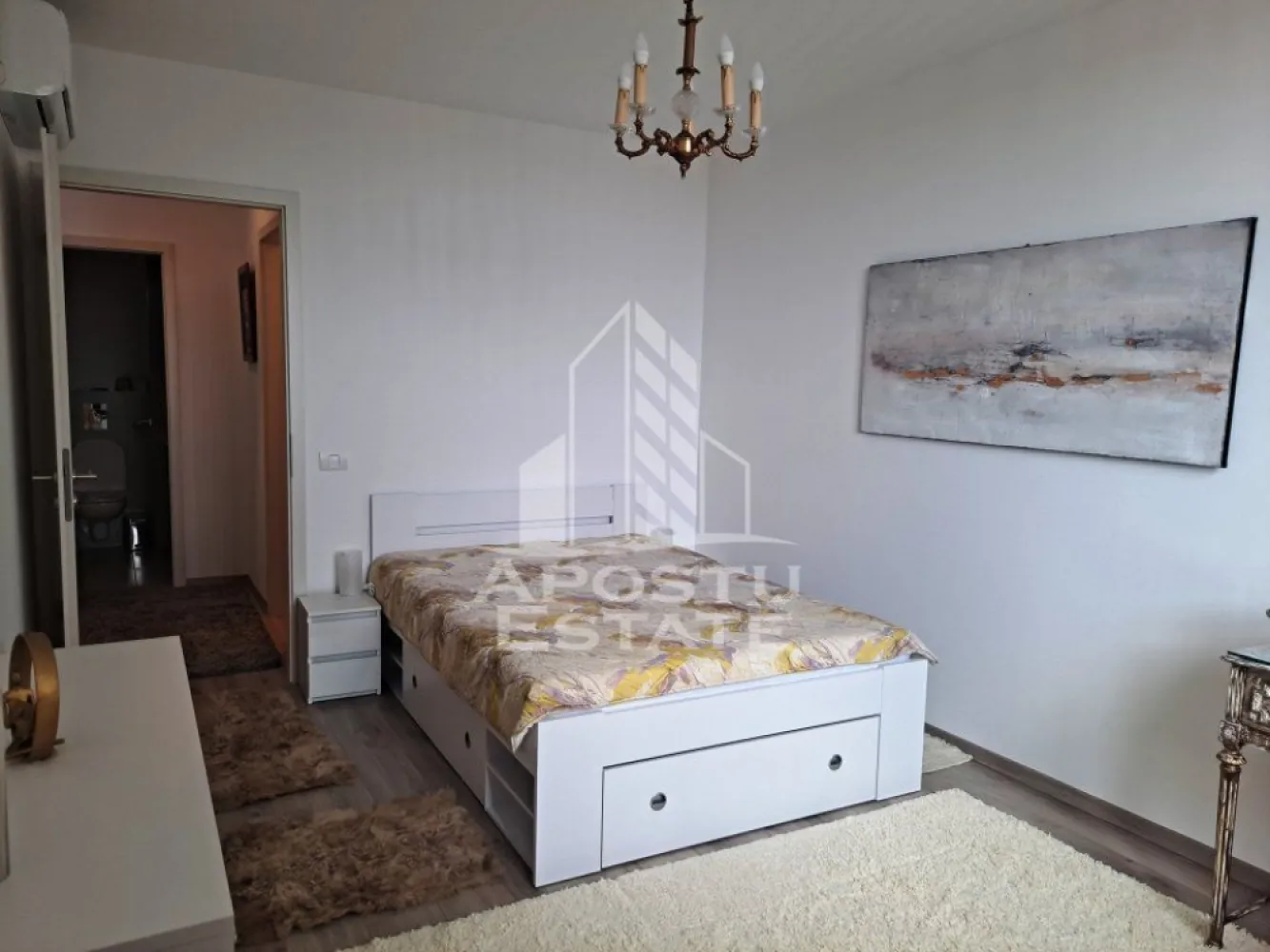 Apartament cu 2 camere, open space, zona Take Ionescu (ISHO) - APOSTU ESTATE va propune spre inchiriere un apartament cu 2 camere, confort 1, open space, situat la etajul 14/20, zona Take Ionescu (ISHO)

Imobilul se intinde pe o suprafata utila de 58 mp si este compartimentat astfel:

- hol de acces

- living

- 1 dormitor spatios

- bucatarie open space

- baie

- balcon deschis

Confortul termic se realizeaza prin intermediul centralei pe imobil si a aparatului de aer conditionat. Smart home system pentru reglare temperaturi. Incalzire este prin pardoseala.

Toate electrocasnicele sunt de cea mai inalta calitate iar mobila este de la Rovere.

Vecinatati:

- Mega Image

- Prospero

- IPJ Timis

- Piata Badea Cartan

- Mijloace de transport in comun

Garantia este echivalenta a 1 luna jumatate de chirie.

Nu se accepta animale de companie si sa se fumeze in incinta imobilului.

Va asteptam cu drag la o vizionare!
Disponibil din 01.10.2026
ID intern: CP3182169!