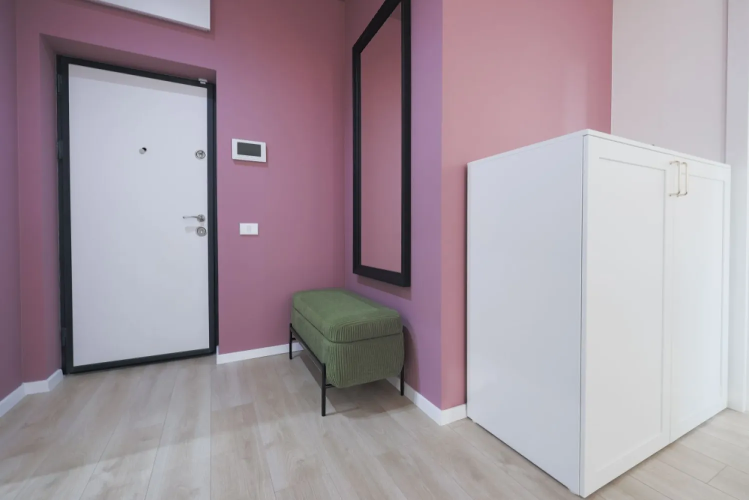 APARTAMENT NOU DE VANZARE – ARED LANGA AFI - direct de la dezvoltator - 📍 În cel mai nou bloc ARED din complexul ARED AFI, cu finalizare la 30.11.2026, îți prezentăm un apartament modern într-un complex securizat, cu 4 căi de acces și un parc privat de 1,6 hectare ce oferă:
✔ zone de relaxare
✔ locuri de joacă
✔ terenuri multisport
✔ pistă de alergat

✨ Detalii apartament:
- Suprafață: 46 mp utili
- Etaj: 1/6, bloc cu lift
- Compartimentare: living open-space cu bucătăria, dormitor, baie, hol, balcon deschis
- Loc de parcare inclus în preț

🏗️ Stadiu și preț:
- Se vinde nefinisat (TVA nu este inclus)
- Opțiune de finisare și mobilare contracost

✅ Avantaje:
- Bloc nou, într-o zonă premium ARED
- Acces rapid la facilități de sport și relaxare
- Preț avantajos + loc de parcare inclus

📞 Detalii și vizionări: 0755 274 519 - Daniel Hord – Consultant ARED - Birou Centru.

Nu dispui de toată suma? Te ajutăm noi gratuit! Îți obținem oferte de la 16 bănci
Ai o proprietate de vânzare în Arad și vrei să știi cât valorează cu adevărat?
Sună-mă pentru o evaluare GRATUITĂ!