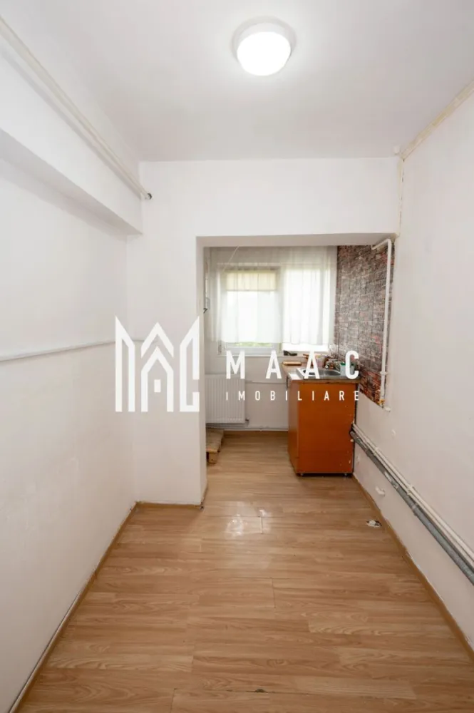GARSONIERA| ETAJ 2| CENTRALA TERMICA| ZONA NORD - Maac Imobiliare vă propune spre vânzare o garsonieră situată într-o zonă apreciată a municipiului Râmnicu Vâlcea – Cartier Nord, Strada Rapsodiei

Proprietatea este amplasată la etajul 2 intr-un imobil cu 4 etaje și dispune de o suprafață de 32 mp. Garsoniera este decomandată, oferind un spațiu bine compartimentat și confortabil.

Dotări și beneficii:
Centrală termică proprie
Aer condiționat
Bloc cu regim redus de înălțime
Etaj intermediar
Se vinde nemobilată, oferind posibilitatea amenajării după propriul gust

Preț vânzare: 49.900 €

Pentru mai multe detalii și programarea unei vizionări, vă invităm să contactați Maac Imobiliare CP3181861