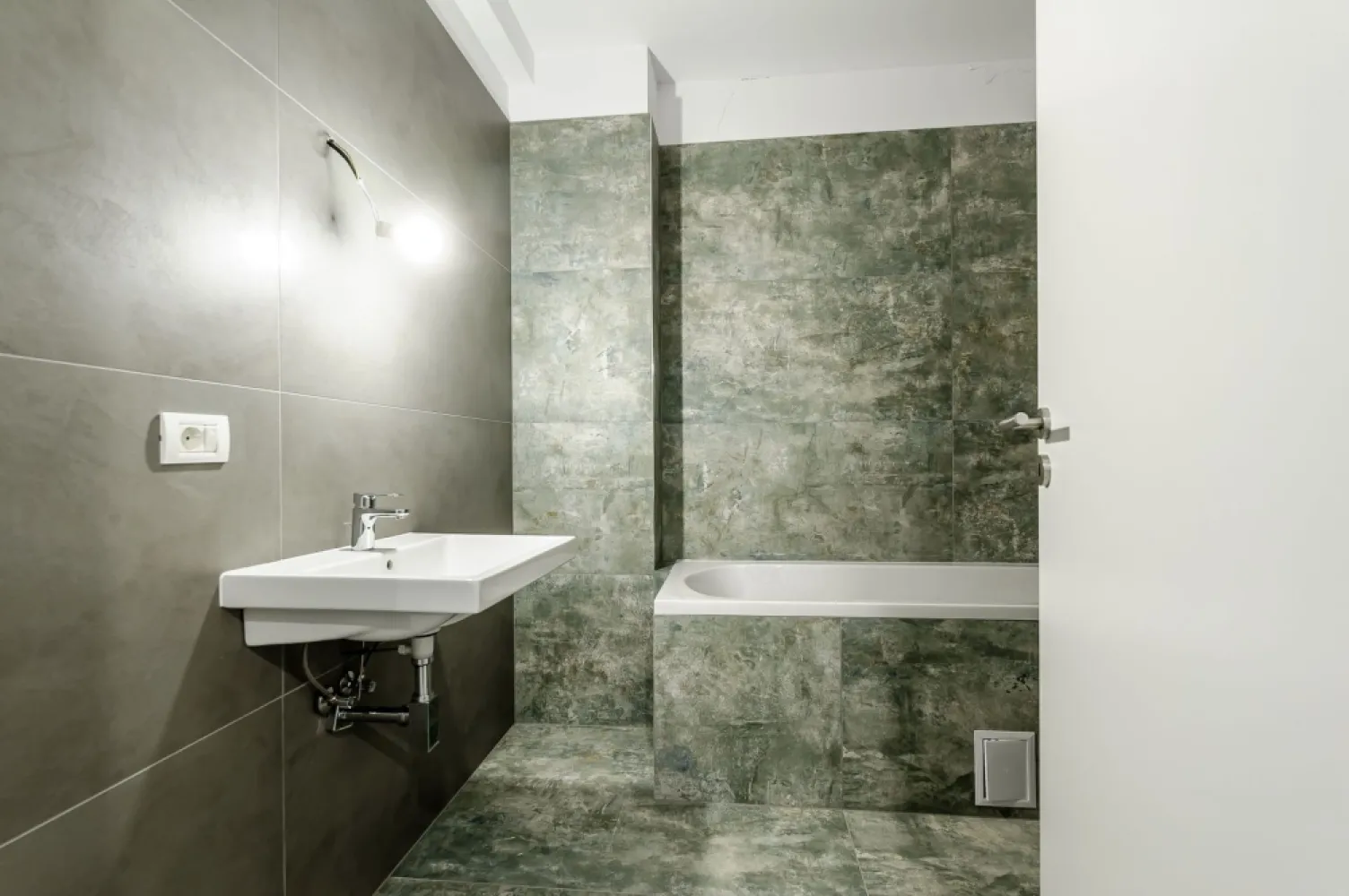 XCity Towers: 3 camere modern, etaj 2, living generos