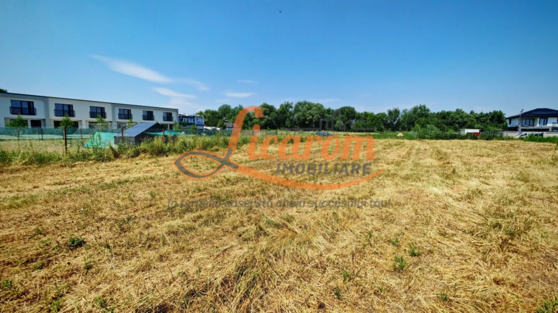 BARTOLOMEU,teren intravilan de 774 mp,intre case,constructii P+2 - LICAROM IMOBILIARE propune spre vanzare in exclusivitate un teren INTRAVILAN in BARTOLOMEU STR HANS EDER in zona plina de dezvoltare urbana.
Terenul este intravilan, are Front stadal de 14,7 ml si este intabulat ca si "curti constructii" fiind pretabil pentru locuinta individuala,duplex,triplex sau bloc P+2 - 6.
In zona s-au construit mai multe ansambluri de "CASE INSIRUITE".
Utiltatile -apa,canalizare,curent si gaz - sunt la 50 m de teren.
Toate actele sunt in regula.
Detine Certificat de Urbanism.
Pretul este 105 euro /mp.
Pentru mai multe relatii si vizionari,nu ezitati sa ne contactai la telefon 0741059397 Consultant imobiliar Calin si 0723985424 Consultant imobiliar Liliana.