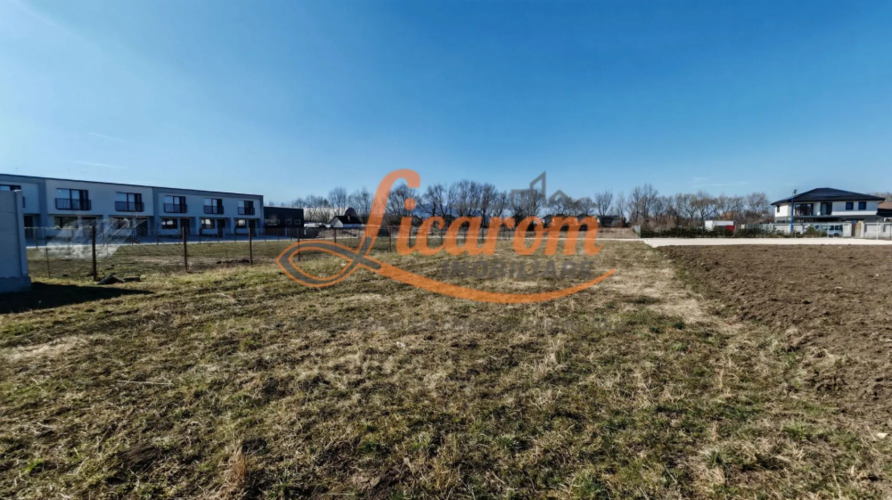 BARTOLOMEU,teren intravilan de 774 mp,intre case,constructii P+2 - LICAROM IMOBILIARE propune spre vanzare in exclusivitate un teren INTRAVILAN in BARTOLOMEU STR HANS EDER in zona plina de dezvoltare urbana.
Terenul este intravilan, are Front stadal de 14,7 ml si este intabulat ca si "curti constructii" fiind pretabil pentru locuinta individuala,duplex,triplex sau bloc P+2 - 6.
In zona s-au construit mai multe ansambluri de "CASE INSIRUITE".
Utiltatile -apa,canalizare,curent si gaz - sunt la 50 m de teren.
Toate actele sunt in regula.
Detine Certificat de Urbanism.
Pretul este 105 euro /mp.
Pentru mai multe relatii si vizionari,nu ezitati sa ne contactai la telefon 0741059397 Consultant imobiliar Calin si 0723985424 Consultant imobiliar Liliana.