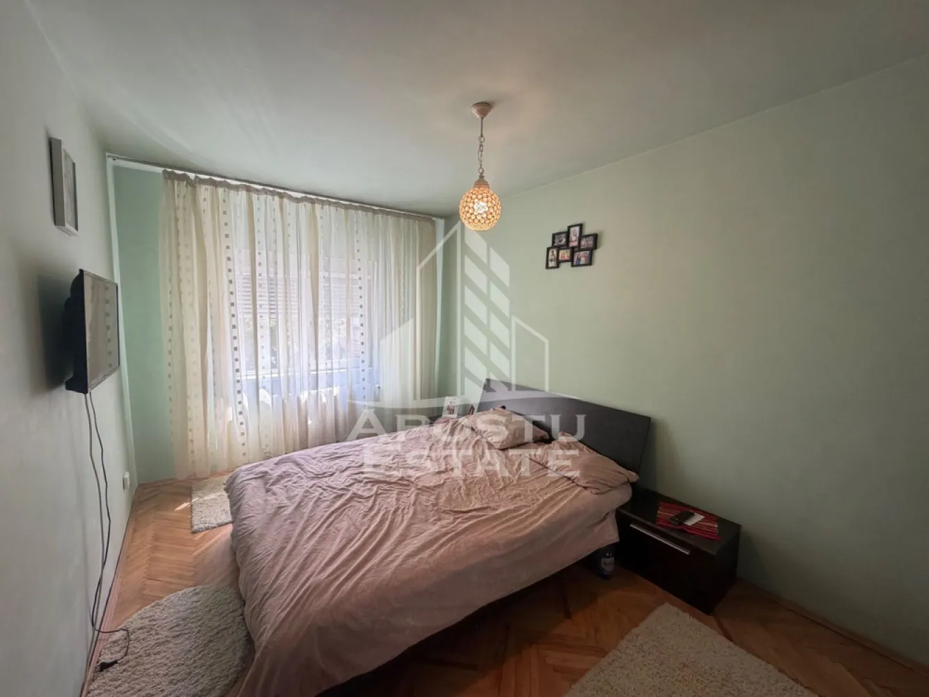 Apartament cu 3 camere de vânzare , etajul 2 , Zona Lipovei, Timisoara