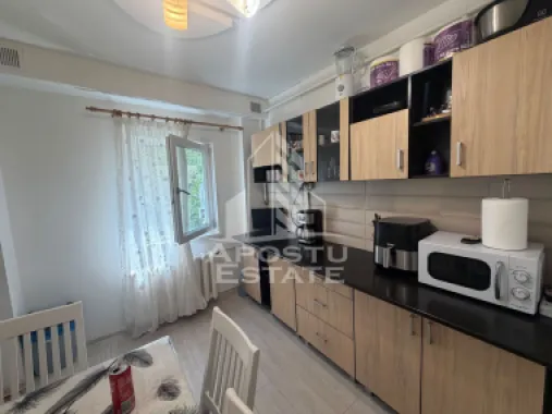 Apartament cu 3 camere de vânzare , etajul 2 , Zona Lipovei, Timisoara