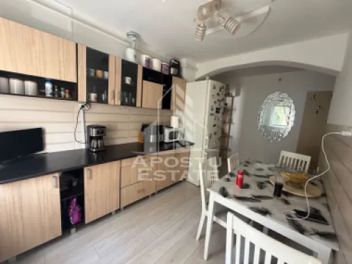 Apartament cu 3 camere de vânzare , etajul 2 , Zona Lipovei, Timisoara