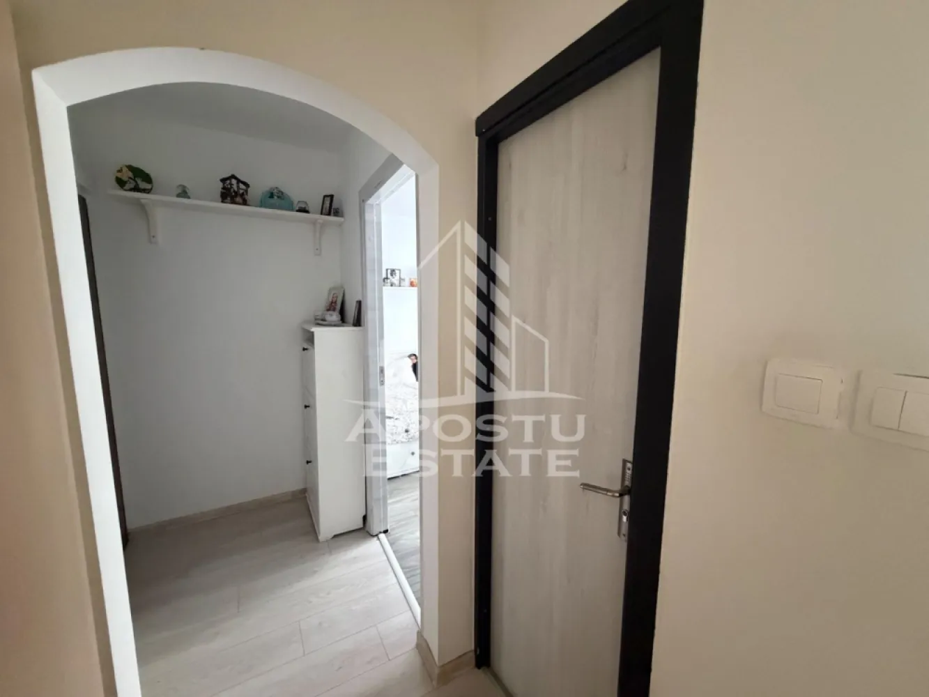 Apartament cu 3 camere de vânzare , etajul 2 , Zona Lipovei, Timisoara