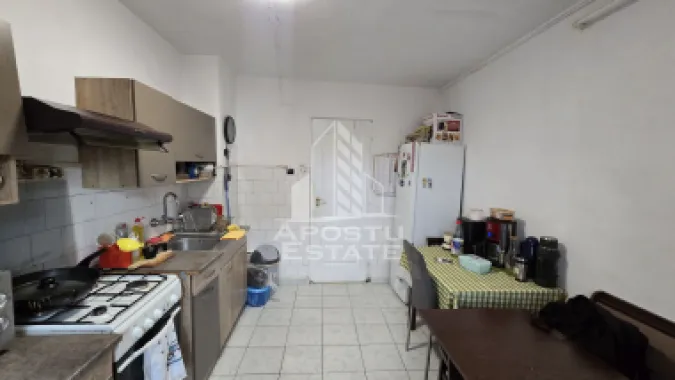 Apartament cu 4 camere de vânzare, zona Lipovei, Timișoara