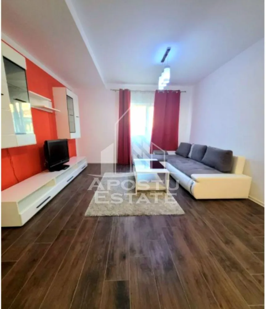 Apartament cu 2 camere,Dumbravita(Decathlon) - Apostu estate va ofera spre inchiriere un apartament open space,cu 2 camere,in Dumbravita.
 
Apartamentul este situat la etajul 1,cu o suprafata utila de 50 mp.

Compartimentare:

-hol

-living open space cu bucataria

-dormitor

-baie

Confortul termic se realizeaza prin intermediul centralei si al climei,incalizrea este in pardoseala.

Pozitie excelenta in apropiere de Auchan Nord,Decathlon,pizzeria Voglio,British School,Universitatea veterinara.

Un loc de parcare inclus in pret.

Complet mobilat si utilat,disponibil imediat!

Va asteptam cu drag la o vizionare!