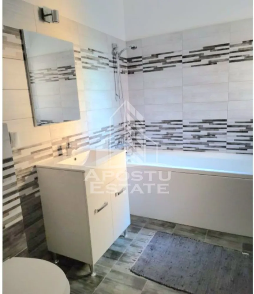 Apartament cu 2 camere,Dumbravita(Decathlon) - Apostu estate va ofera spre inchiriere un apartament open space,cu 2 camere,in Dumbravita.
 
Apartamentul este situat la etajul 1,cu o suprafata utila de 50 mp.

Compartimentare:

-hol

-living open space cu bucataria

-dormitor

-baie

Confortul termic se realizeaza prin intermediul centralei si al climei,incalizrea este in pardoseala.

Pozitie excelenta in apropiere de Auchan Nord,Decathlon,pizzeria Voglio,British School,Universitatea veterinara.

Un loc de parcare inclus in pret.

Complet mobilat si utilat,disponibil imediat!

Va asteptam cu drag la o vizionare!
