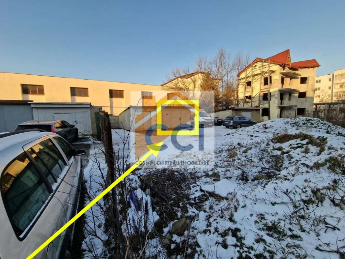 De vânzare – Garaj 22 mp, str. Iosif Cocea, Bacău - Se oferă spre vânzare garaj cu suprafața de 22 mp, situat pe strada Iosif Cocea, într-o zonă accesibilă a municipiului Bacău.
Garajul este potrivit pentru parcarea unui autoturism, depozitare sau alte utilizări similare, beneficiind de acces facil. Locația îl face ideal atât pentru uz personal, cât și ca investiție.Garajul se afla in spatele salii de sport a scolii Mihai Dragan ,respectiv in spatele blocului nr 10 de pe strada Iosif Cocea.
Detinerea unui garaj pt autoturismul personal sau pt orice depozitare iin proximittea locuintei este indiscutabil un mare avantaj care aduce confort zilnic.
ATENTIE: exista document emis de Primaria Bacau ca acest garaj NU este demolabil !!!!