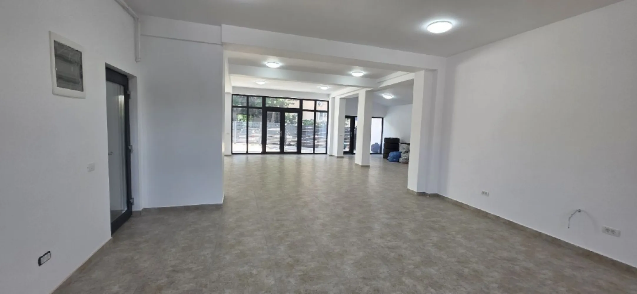 Salajan spatiu comercial 350 mp de inchiriat