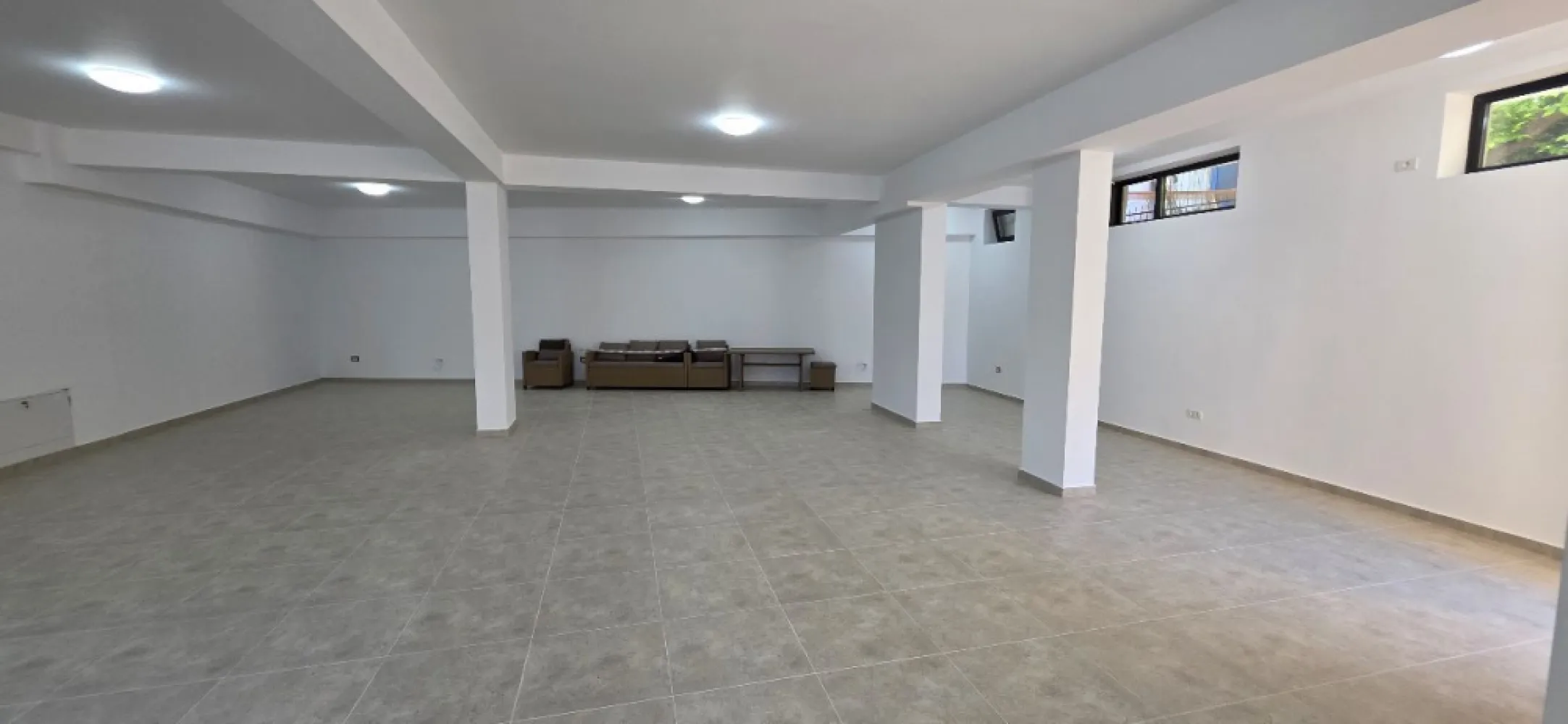 Salajan spatiu comercial 350 mp de inchiriat