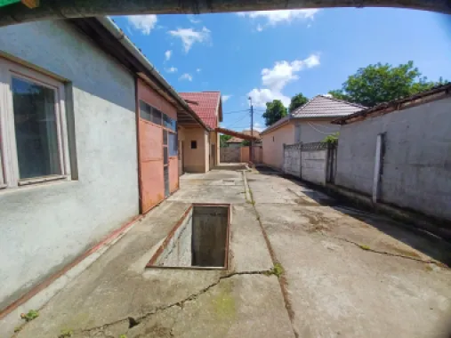 Casă, 500 mp, Muntele Găina. 600 E/lună (neg). Comision 0.