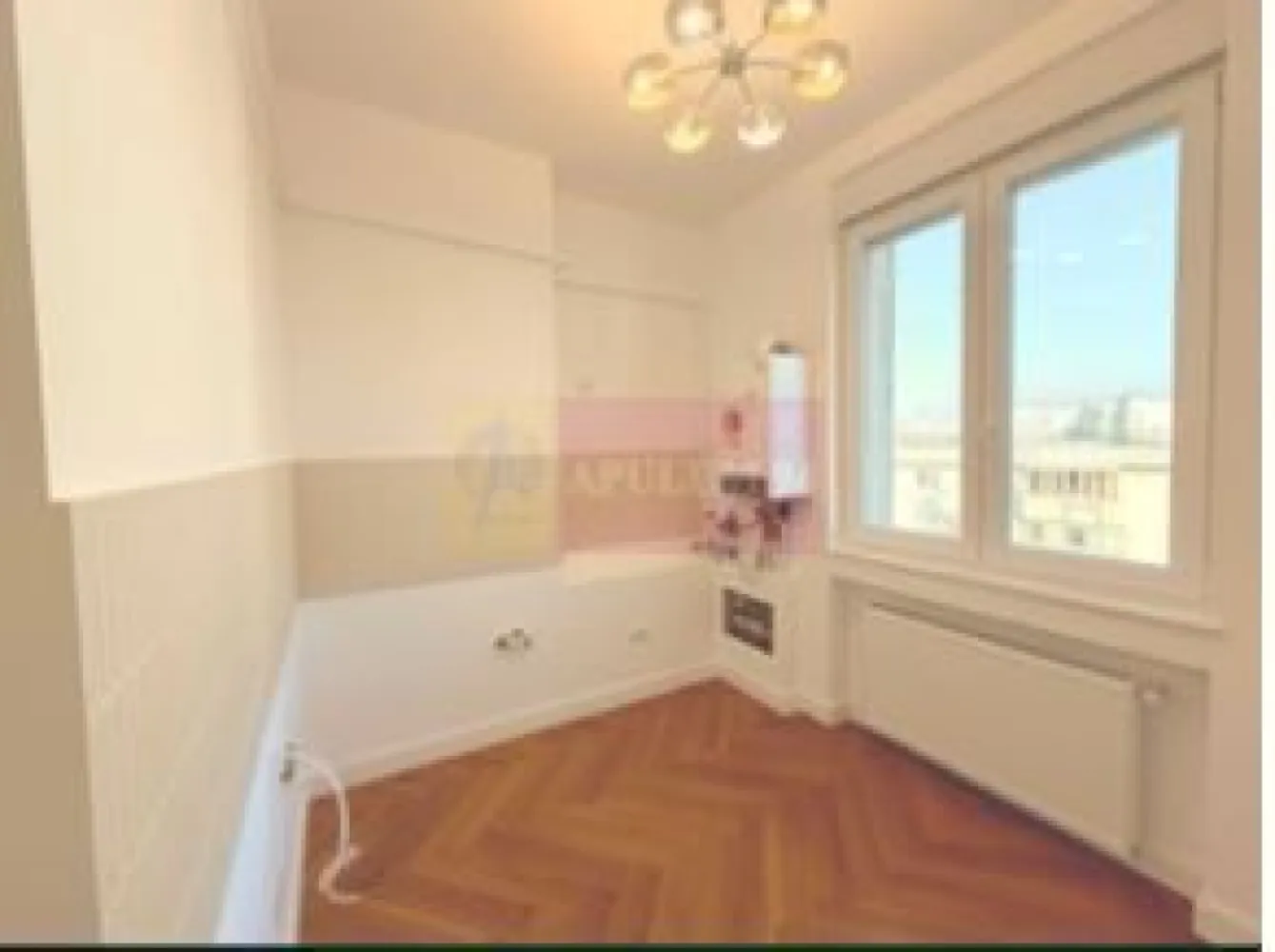 Apartament superb renovat integral Drumul Sarii. - Compania imobiliara Apulum 94 va propune un superb apartament de 2 camere situat stradal pe Drumul Sarii, intr-un imobil din 1960, tip rusesc, recunoscut pentru structura foarte solida , inaltimea camerelor care este de 3,20 m si spatialitatea camerelor , acest apartament avand o suprafata utila de 64 mp la care se adauga o boxa la subsol de 3, 60 mp. 
Apartamentul are deasupra un pod care il acopera in intregime, ceea ce face ca apartamentul sa fie mai calduros iarna si ma racoros vara. 
Interiorul apartamentului este refacut in totalitate, cu finisaje de foarte buna calitate, instalatii- electrica si sanitara schimbate, usa de intrare metalica, usi de interior din lemn, termopan Salamander Bluevolution tripan care izoleaza foarte bine atat fonic cat si termic, parchet din lemn SPC, faianta Marazzi, rulouri exterioare pe telecomanda, 2 aparate de aer conditionat LG, centrala termica noua Ariston Clas One 24 WIFI 24 KW, prize si intrerupatoare Biticino, corpuri de iluminat moderne. 
Zona este foarte linistita , cu parc in curtea interioara si are acces facil catre mijloacele de transport, la 10 minute este metroul Razoare, Mall Afi, gradinita, scoala. 
Pentru vizionare si mai multe detalii nu ezitati sa ma contactati pe nr 0733683446- Laura Ionescu.