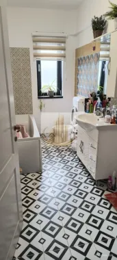 Casă înșiruită, 3 cam, 2 bai 80mp | Zona Cora Dumbrăvița |
