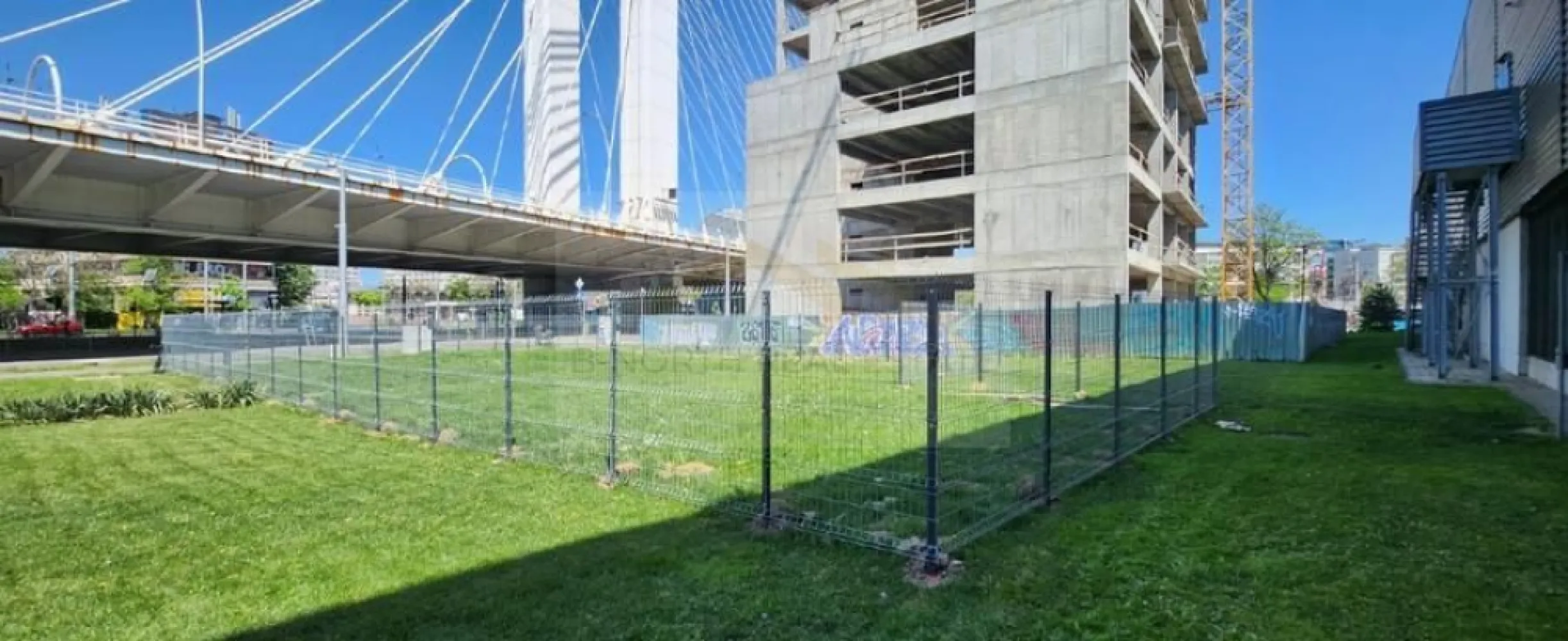 Chirie teren- Gara Basarab - 🏗️ Teren intravilan cu deschidere la sos Orhideeilor – sector 1

Vă propunem spre chirie un teren intravilan cu suprafața de 475mp, situat într-o zonă accesibilă și bine conectată la infrastructura orașului flux auto pe Sos. Orhodeelor.

✅ Deschidere: 17 metri la stradă asfaltată – ideală pentru acces auto și utilaje

✅ Regim intravilan: potrivit pentru parcare , spalatorie auto

✅ Utilități: , curent, apă, canalizare .

📍 Avantaje:

Zonă dezvoltată, cu trafic intens.

Acces facil pentru transport.

Potențial excelent pentru dezvoltarea unei activități .

🔑 De ce merită?

Oportunitate de investiție într-o zonă bine cotată din zona garii de nord si al garii basarab Capitalei, perfectă pentru antreprenori care doresc să dezvolte un spațiu funcțional într-o locație strategică.

📞 Contactați-ne pentru detalii și vizionare!