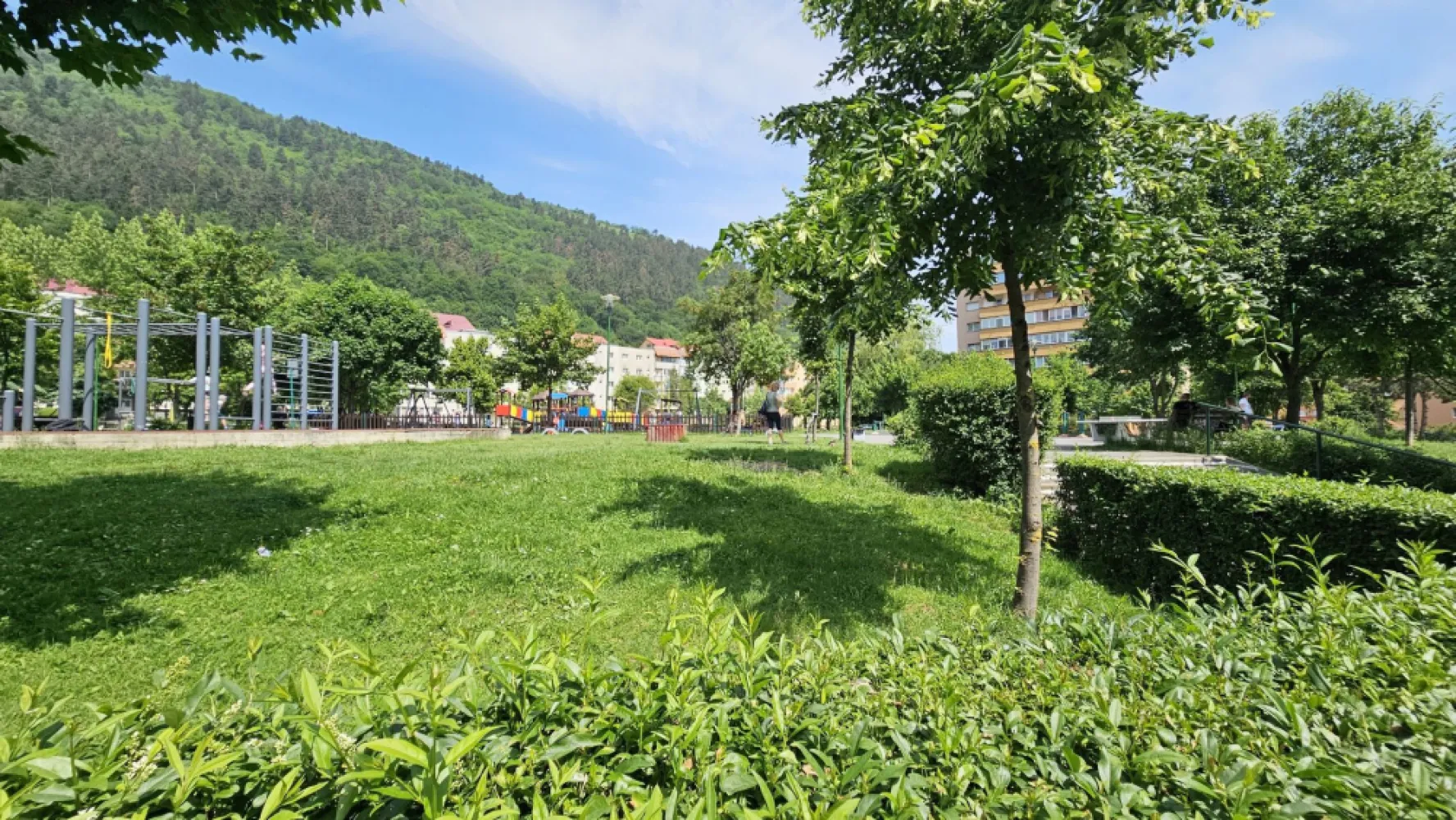 Racadau-Parc apartament 3 camere mobilat, utilat