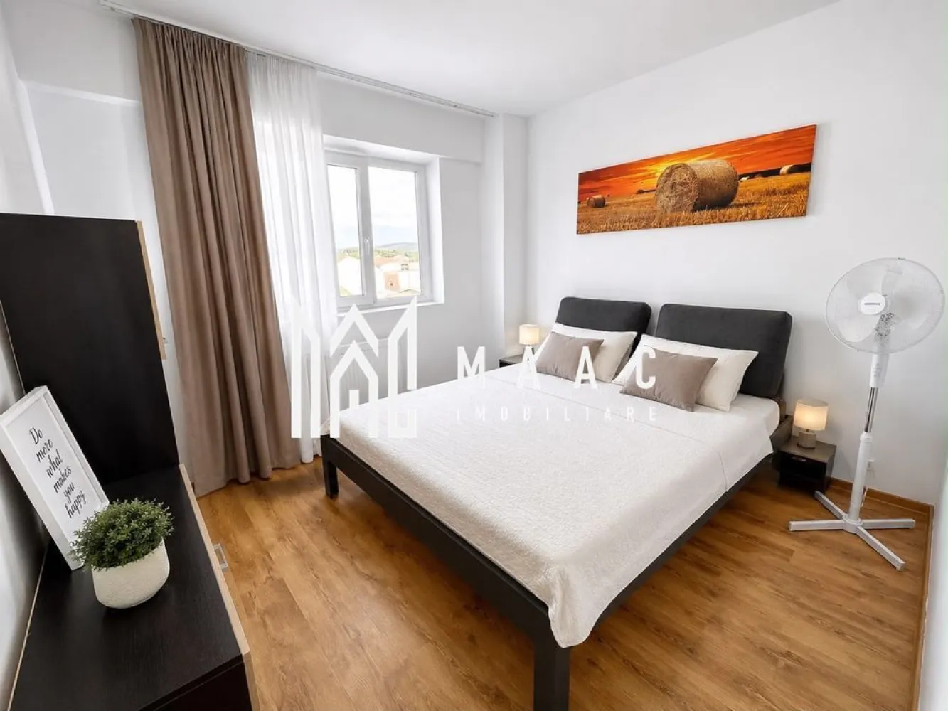 Apt. 2 camere , blv. Tineretului , Ostroveni - DE VÂNZARE 
Apartament 2 CAMERE |Bulevardul Tineretului , Ostroveni

Situat într-o zonă apreciată pentru liniște, accesibilitate și priveliști deosebite, acest apartament reprezintă o oportunitate excelentă pentru cei care își doresc o locuință confortabilă sau o investiție sigură.

Cu o suprafață totală de 49,4 mp, proprietatea oferă un echilibru excelent între confort, funcționalitate și potențial de amenajare.
Apartamentul dispune de:
• 2 camere generoase și luminoase;
• bucătărie separată;
• baie spațioasă;
• hol de acces bine organizat;
• vedere panoramică către Bulevardul Dem Rădulescu și râul Olt.

Imobilul se vinde nemobilat, oferind viitorului proprietar libertatea de a-și amenaja locuința exact după propriul gust și stil.

Zona este recunoscută pentru accesibilitate, infrastructură modernă și proximitatea față de principalele puncte de interes: centre comerciale, mijloace de transport, școli, grădinițe, spații verzi și zone de recreere.

Unul dintre cele mai importante avantaje ale acestei proprietăți îl reprezintă raportul excelent calitate–preț, apartamentul fiind oferit la un preț sub nivelul actual al pieței pentru această zonă.

Pentru informații suplimentare și programarea unei vizionări, vă stăm cu plăcere la dispoziție. CP3185227