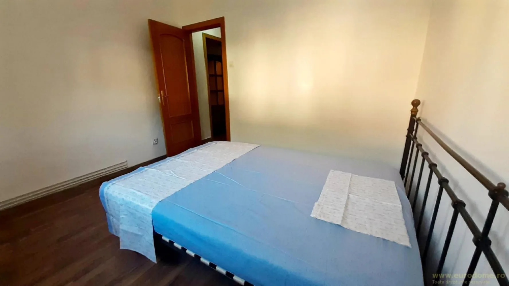 Racadau Pietonal, apartament 2 camere, mobilat - Racadau, zona pietonala, oferim spre inchiriere apartament 2 camere, mobilat, utilat, vedere spre parc si spre pietonal. Liber.