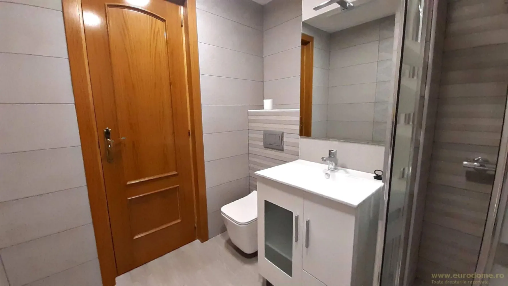 Racadau Pietonal, apartament 2 camere, mobilat - Racadau, zona pietonala, oferim spre inchiriere apartament 2 camere, mobilat, utilat, vedere spre parc si spre pietonal. Liber.