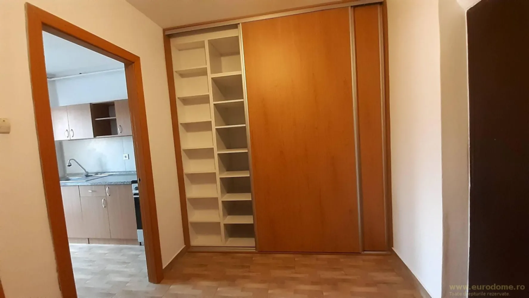 Racadau Pietonal, apartament 2 camere, mobilat - Racadau, zona pietonala, oferim spre inchiriere apartament 2 camere, mobilat, utilat, vedere spre parc si spre pietonal. Liber.