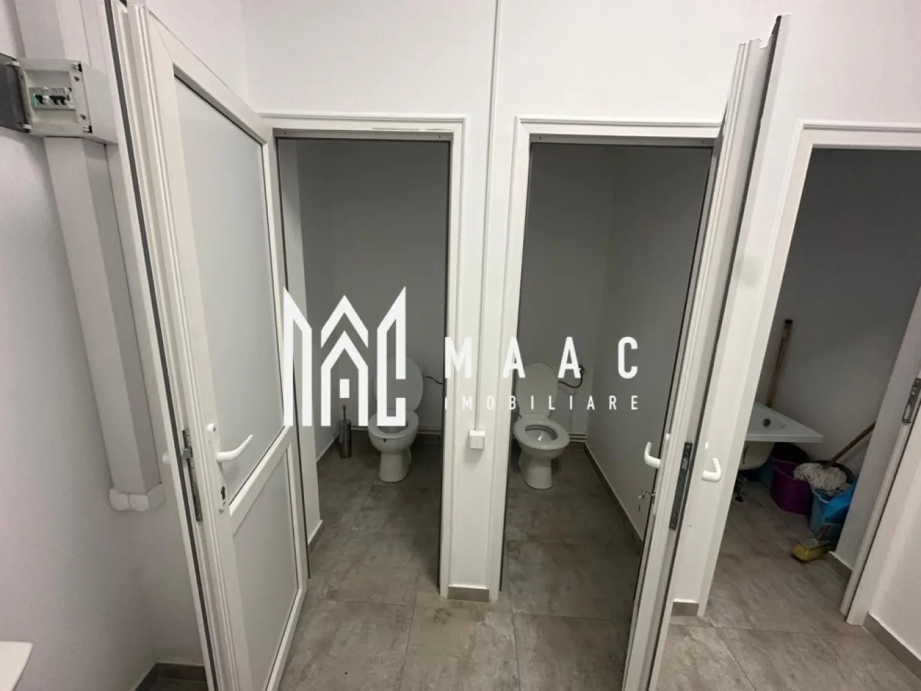 Spatiu comercial I Central - Maac Imobiliare ofera spre inchiriere spatiu comercial cu suprafata de 94 mp, amplasat intr-o zona centrala, cu acces facil si vizibilitate foarte buna.

Spatiul beneficiaza de posibilitatea extinderii cu inca 94 mp, contra cost, oferind flexibilitate pentru dezvoltarea activitatii dumneavostra.

Ideal pentru:
- magazin
- showroom
- cabinete si servicii profesionale
- diverse activitati comerciale

Avantaje:
- pozitie centrala
- posibilitate de extindere
- compartimentare flexibila
- potrivit pentru multiple domenii de activitate

Pentru detalii suplimentare si programarea unei vizionari anuntati telefonic CP3156218.