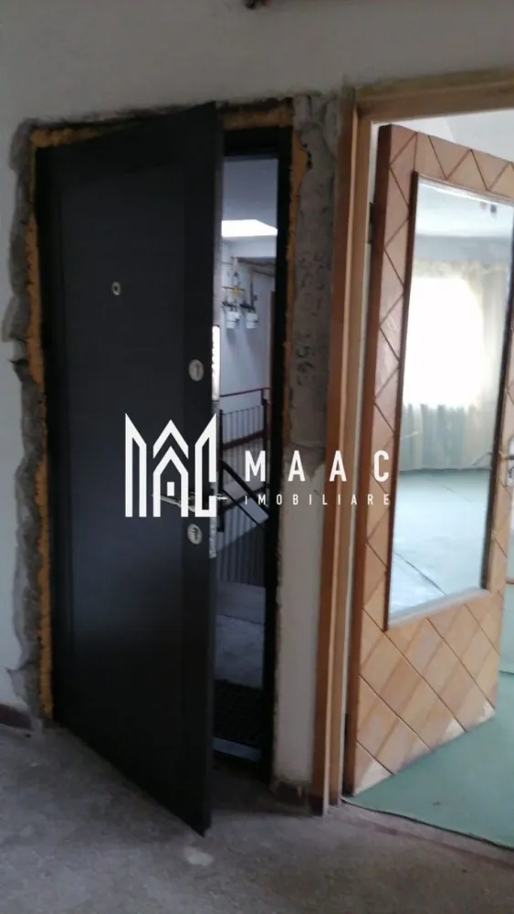 Apartament 2 camere | 50 mp | Ostroveni | etaj 4 | - MAAC Imobiliare vă propune spre vânzare un apartament cu 2 camere decomandat, ideal pentru cei care își doresc să își amenajeze locuința după propriul gust și preferințe.
Beneficiază de o compartimentare practică și de multiple îmbunătățiri esențiale, fiind o oportunitate excelentă atât pentru locuit, cât și pentru investiție.
Caracteristici:
Apartament cu 2 camere decomandat
Compartimentare eficientă și funcțională
Necesită renovare și modernizare
Preț negociabil
Compartimentare:
Living generos
Dormitor
Bucătărie
Baie
Hol
Balcon mare închis
Dotări și îmbunătățiri:
Hidroizolație realizată
Termoizolație
Ferestre cu geam termopan
Balcon închis cu tâmplărie PVC
Ușă metalică/blindată la intrare
Avantaje:
Compartimentare decomandată, oferind confort și intimitate
Balcon generos ce poate fi utilizat ca spațiu suplimentar de relaxare sau depozitare
Costuri reduse pentru îmbunătățirile majore deja realizate
Posibilitatea amenajării complete după propriile preferințe
Potrivit atât pentru locuință personală, cât și pentru investiție în vederea închirierii
Datorită structurii bune și dotărilor deja existente, acest apartament reprezintă o bază excelentă pentru crearea unei locuințe moderne și confortabile.
Pentru mai multe informații și programarea unei vizionări, echipa MAAC Imobiliare vă stă la dispoziție.ID 3181562