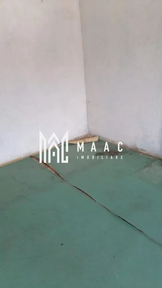 Apartament 2 camere | 50 mp | Ostroveni | etaj 4 | - MAAC Imobiliare vă propune spre vânzare un apartament cu 2 camere decomandat, ideal pentru cei care își doresc să își amenajeze locuința după propriul gust și preferințe.
Beneficiază de o compartimentare practică și de multiple îmbunătățiri esențiale, fiind o oportunitate excelentă atât pentru locuit, cât și pentru investiție.
Caracteristici:
Apartament cu 2 camere decomandat
Compartimentare eficientă și funcțională
Necesită renovare și modernizare
Preț negociabil
Compartimentare:
Living generos
Dormitor
Bucătărie
Baie
Hol
Balcon mare închis
Dotări și îmbunătățiri:
Hidroizolație realizată
Termoizolație
Ferestre cu geam termopan
Balcon închis cu tâmplărie PVC
Ușă metalică/blindată la intrare
Avantaje:
Compartimentare decomandată, oferind confort și intimitate
Balcon generos ce poate fi utilizat ca spațiu suplimentar de relaxare sau depozitare
Costuri reduse pentru îmbunătățirile majore deja realizate
Posibilitatea amenajării complete după propriile preferințe
Potrivit atât pentru locuință personală, cât și pentru investiție în vederea închirierii
Datorită structurii bune și dotărilor deja existente, acest apartament reprezintă o bază excelentă pentru crearea unei locuințe moderne și confortabile.
Pentru mai multe informații și programarea unei vizionări, echipa MAAC Imobiliare vă stă la dispoziție.ID 3181562