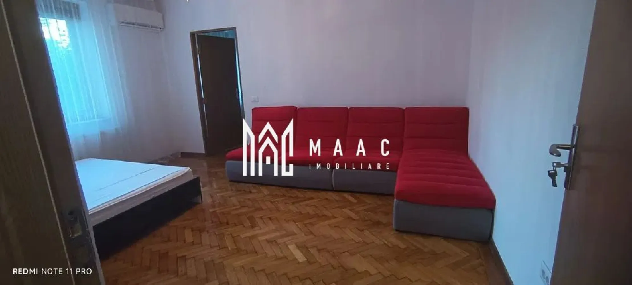 APARTAMENT 2 CAMERE| ETAJ 1| ZONA CENTRALA - Apartament 2 camere de vânzare – Zona Centrală, lângă Teatrul Anton Pann, Râmnicu Vâlcea

MAAC Imobiliare vă propune spre vânzare un apartament cu 2 camere, situat într-una dintre cele mai apreciate zone ale municipiului Râmnicu Vâlcea, pe strada Mihai Viteazu, în imediata vecinătate a Teatrului Anton Pann.

Locuința este amplasată la etajul 1 al unui imobil cu regim redus de înălțime (P+3), care beneficiază de pod și acoperiș, oferind astfel un plus de confort și protecție.

Suprafață utilă: 46 mp

Compartimentare:
 Living luminos
 Dormitor
 Bucătărie
 Baie
 Hol

Dotări:
 Aer condiționat
 Compartimentare practică și eficientă
 Poziționare excelentă, cu acces rapid către instituții, magazine, restaurante, parcuri și mijloace de transport

Apartamentul reprezintă o alegere ideală atât pentru locuit, cât și pentru investiție, datorită amplasării centrale și accesibilității către toate punctele de interes ale orașului.
Pentru mai multe informații și programarea unei vizionări, vă stăm cu drag la dispoziție!
MAAC Imobiliare CP3183164