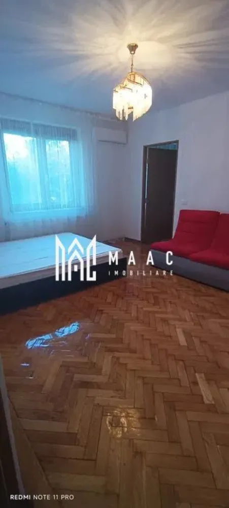 APARTAMENT 2 CAMERE| ETAJ 1| ZONA CENTRALA - Apartament 2 camere de vânzare – Zona Centrală, lângă Teatrul Anton Pann, Râmnicu Vâlcea

MAAC Imobiliare vă propune spre vânzare un apartament cu 2 camere, situat într-una dintre cele mai apreciate zone ale municipiului Râmnicu Vâlcea, pe strada Mihai Viteazu, în imediata vecinătate a Teatrului Anton Pann.

Locuința este amplasată la etajul 1 al unui imobil cu regim redus de înălțime (P+3), care beneficiază de pod și acoperiș, oferind astfel un plus de confort și protecție.

Suprafață utilă: 46 mp

Compartimentare:
 Living luminos
 Dormitor
 Bucătărie
 Baie
 Hol

Dotări:
 Aer condiționat
 Compartimentare practică și eficientă
 Poziționare excelentă, cu acces rapid către instituții, magazine, restaurante, parcuri și mijloace de transport

Apartamentul reprezintă o alegere ideală atât pentru locuit, cât și pentru investiție, datorită amplasării centrale și accesibilității către toate punctele de interes ale orașului.
Pentru mai multe informații și programarea unei vizionări, vă stăm cu drag la dispoziție!
MAAC Imobiliare CP3183164