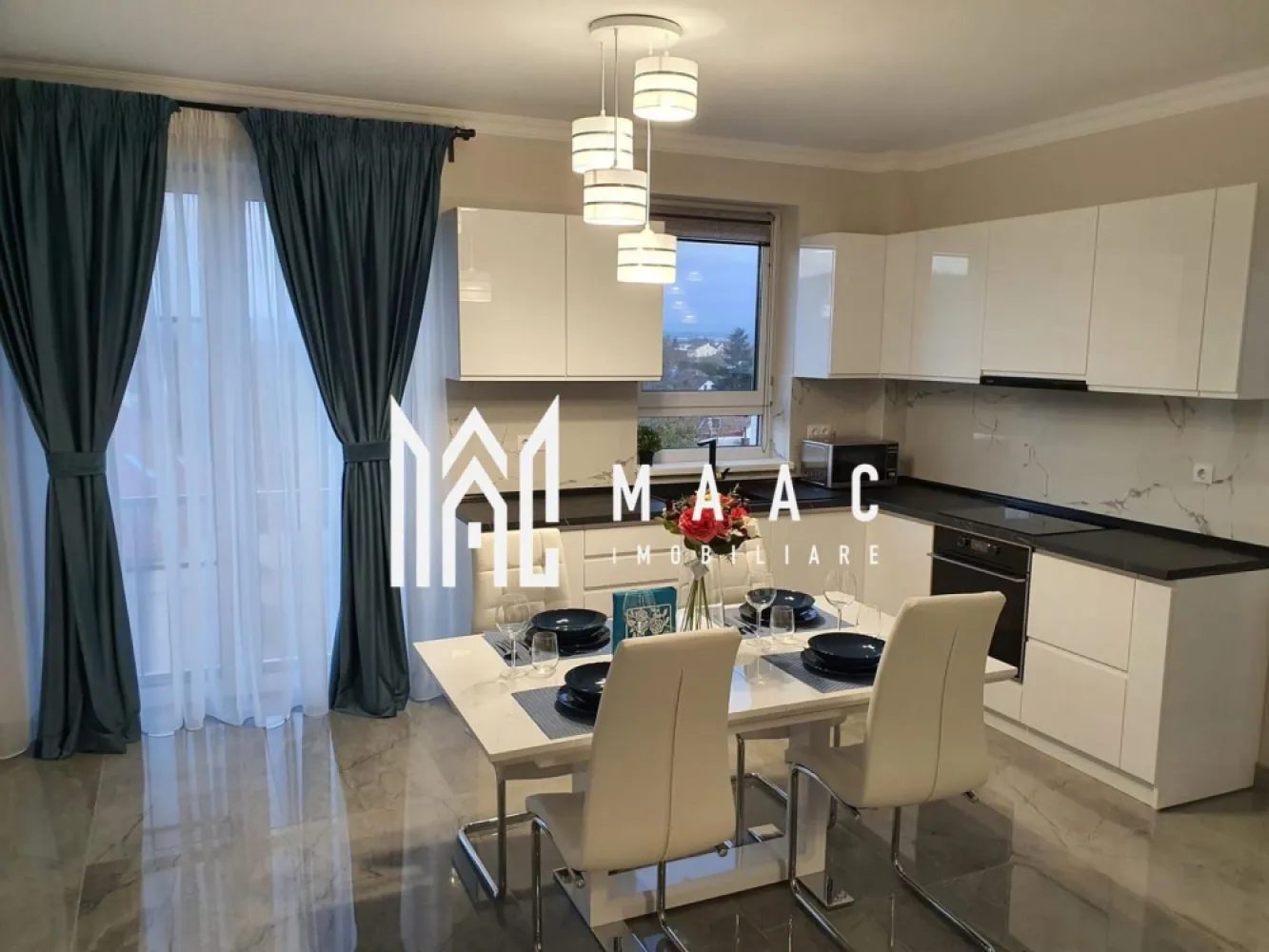 Apartament de închiriat Sibiu 2 camere | Lazaret | semidecomandat, 88 mp - Apartament cu 2 camere de închiriat în Sibiu, în zona Lazaret, cu 88 mp utili, compartimentare semidecomandată și terasă, situat la etajul 3 al unui imobil finalizat.

Detalii proprietate:
• Suprafață utilă: 88 mp (suprafață construită 105 mp)
• Compartimentare: semidecomandat, cu living, bucătărie open-space și dormitor
• Etaj 3 din 4
• Imobil finalizat, construit în 2018
• Stadiu interior: ultrafinisat
• Terasă
• Încălzire în pardoseală cu centrală proprie
• Boxă de depozitare la subsol
• Finisaje moderne, mobilier și electrocasnice incluse
• Baie principală și grup sanitar de serviciu

Zona Lazaret oferă acces rapid către puncte de interes din Sibiu, iar în apropiere se află unități de învățământ, centre comerciale, Mall Promenada, săli de fitness, locuri de joacă, parcuri și mijloace de transport în comun. Apartamentul are vedere către Munții Făgăraș și Păltiniș.

Pentru detalii suplimentare și programarea unei vizionări, contactează echipa MAAC Imobiliare și menționează Cod anunț CP3184192.