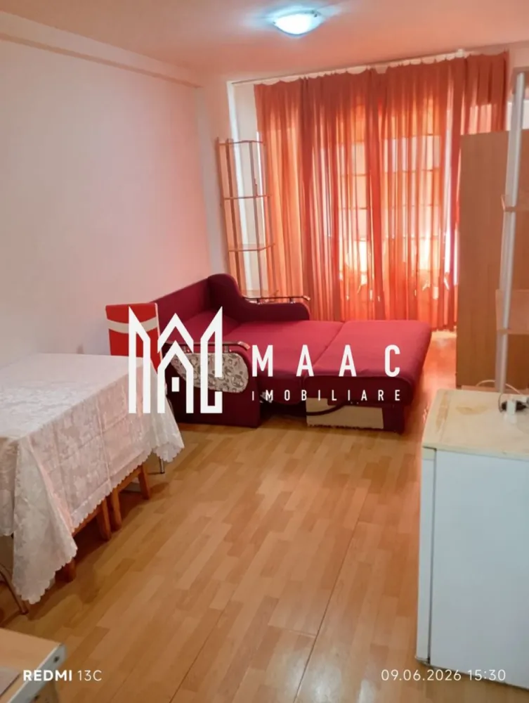 Apartament de vânzare Sibiu | Broscărie | 24 mp, nedecomandat, etaj 5 - Garsonieră nedecomandată de vânzare în zona Broscărie, Sibiu, pe Strada Ștefan cel Mare, cu 24 mp utili, situată la etajul 5 din 6 și disponibilă imediat.

Detalii proprietate:
• Suprafață utilă: 24 mp; suprafață construită: 29 mp
• Compartimentare: hol de acces, cameră, bucătărie, baie
• Etaj 5 din 6, imobil finalizat
• An construcție: 1980
• Stare interioară: bună
• Se vinde complet mobilată
• Baia și bucătăria sunt complet utilate
• Încălzirea se realizează prin centrală termică comună la nivelul imobilului

Zona Ștefan cel Mare oferă acces facil către mijloace de transport în comun, magazine, farmacii, supermarketuri și alte puncte de interes din oraș.

Cod anunț CP3184235. Contactați echipa MAAC Imobiliare pentru mai multe informații și pentru programarea unei vizionări.